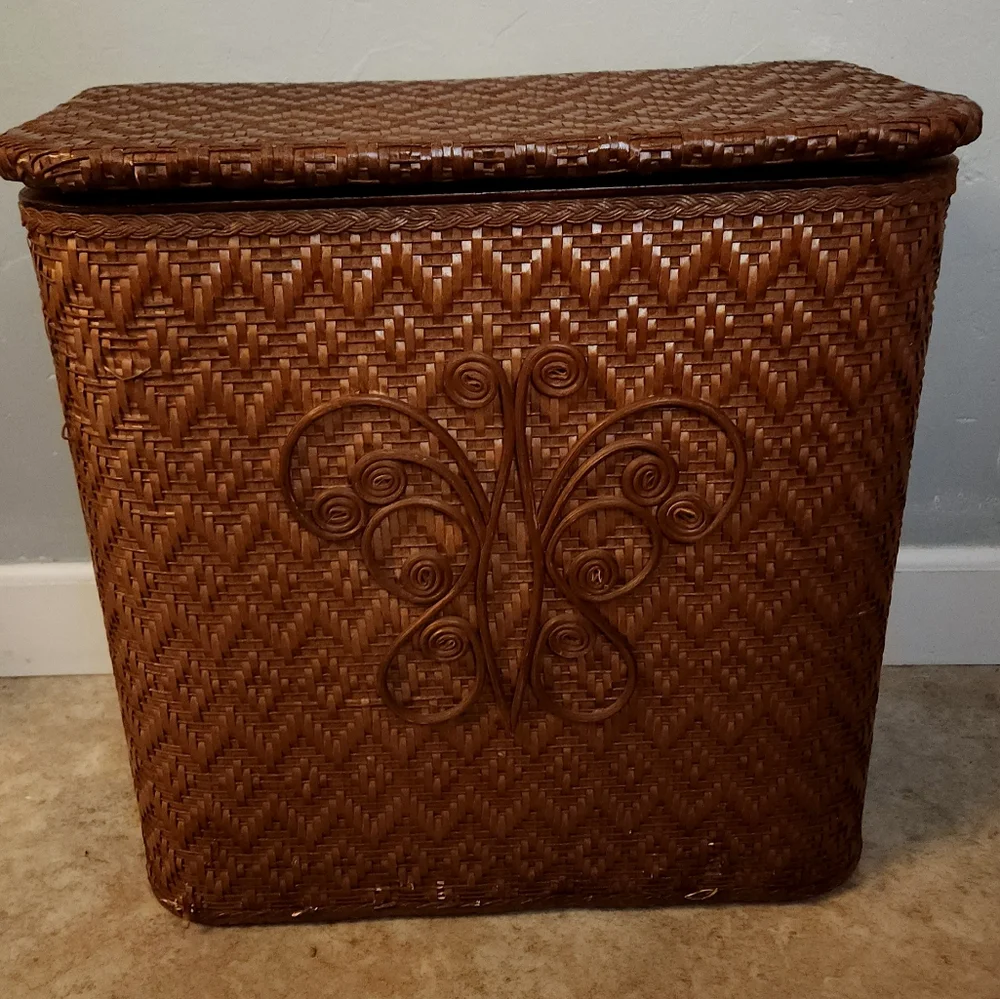 Vintage 1970s Butterfly Accented Brown Woven Wicker Hamper Storage Basket Bin